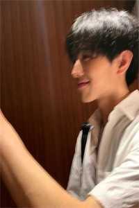 双胞胎一起穿越